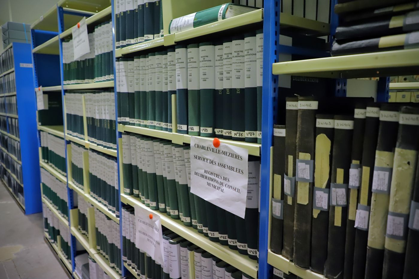 Les registres de délibérations et de décisions directes